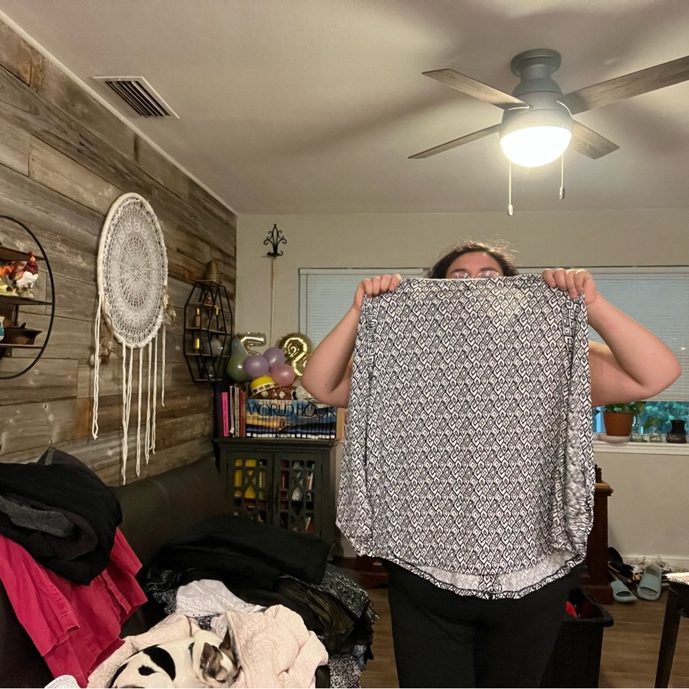Pattern Blouse white and navy blue